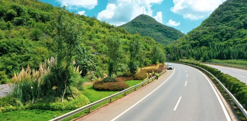 [中國交通報(bào)]七彩云南有這樣一個(gè)路美景美的地方